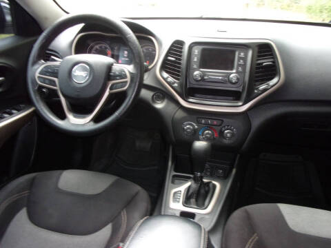 2017 Jeep Cherokee Sport