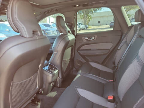 2022 Volvo XC60 B5 R-Design