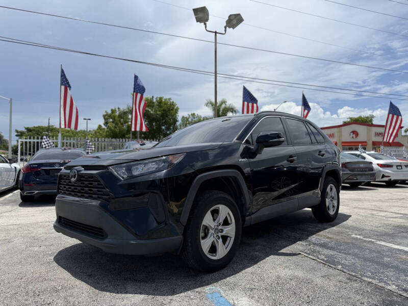 2019 Toyota RAV4 LE's photo