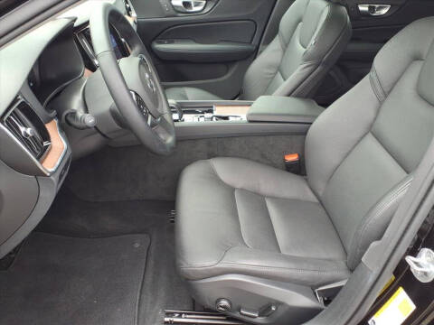 2025 Volvo V60 Cross Country B5 Plus