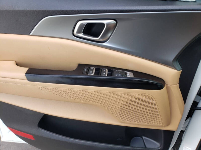 2023 Kia Carnival LX