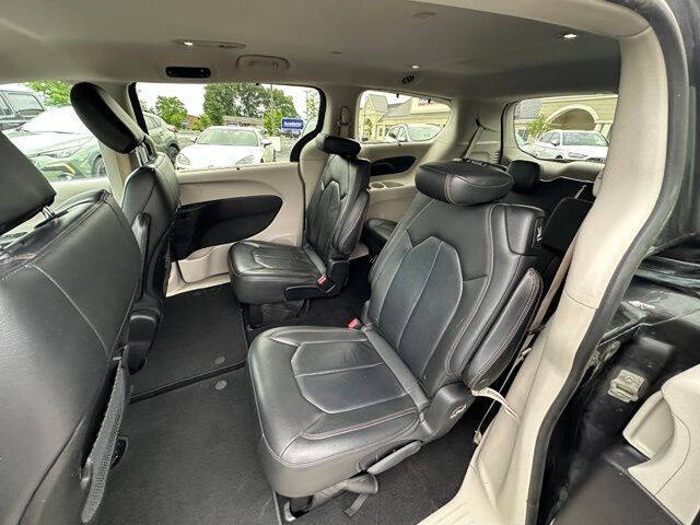 2017 Chrysler Pacifica Touring-L