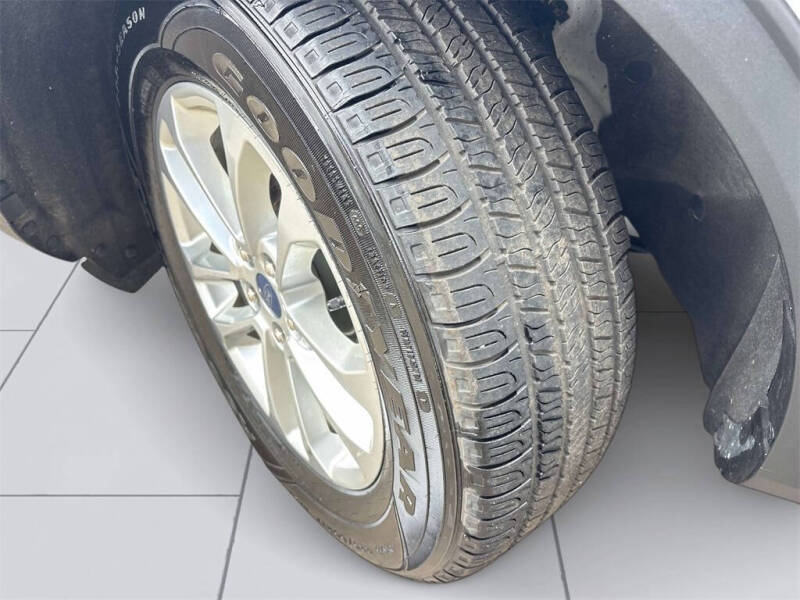 2022 Ford Escape Hybrid SE