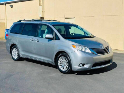 2012 Toyota Sienna XLE 7-Passenger Auto Access Seat