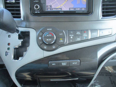 2014 Toyota Sienna LE 7-Passenger