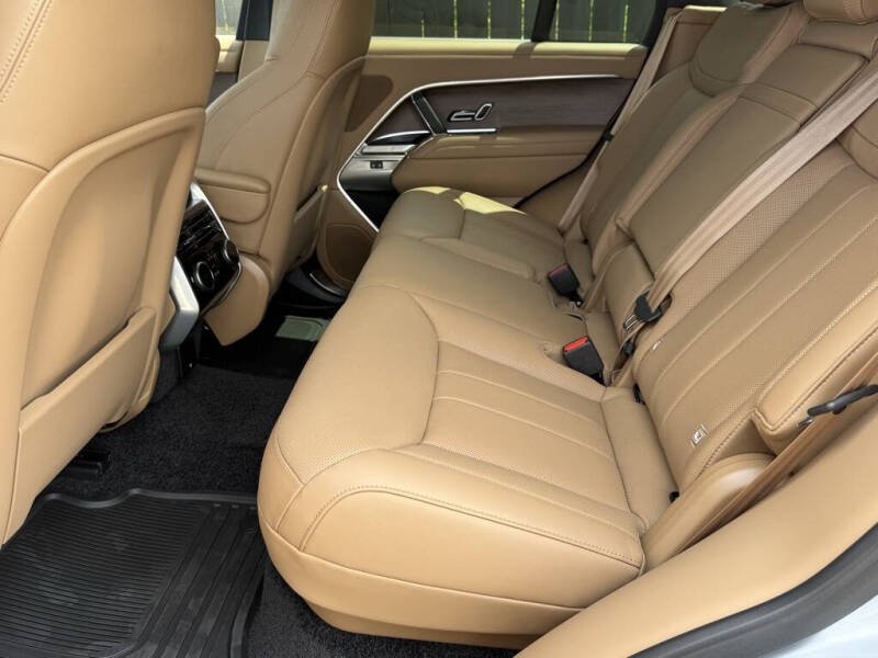 2025 Land Rover Range Rover P550e SE