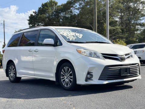 2018 Toyota Sienna XLE 8-Passenger