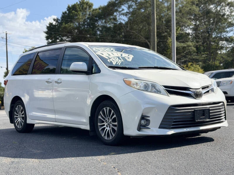2018 Toyota Sienna XLE 8-Passenger