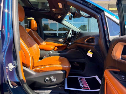 2025 Chrysler Pacifica Plug-In Hybrid Pinnacle