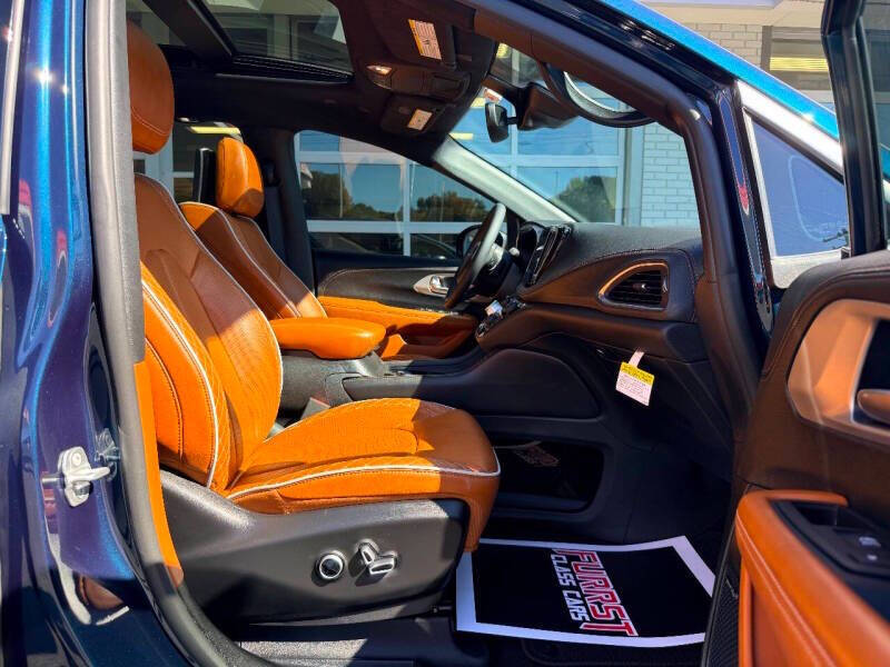 2025 Chrysler Pacifica Plug-In Hybrid Pinnacle