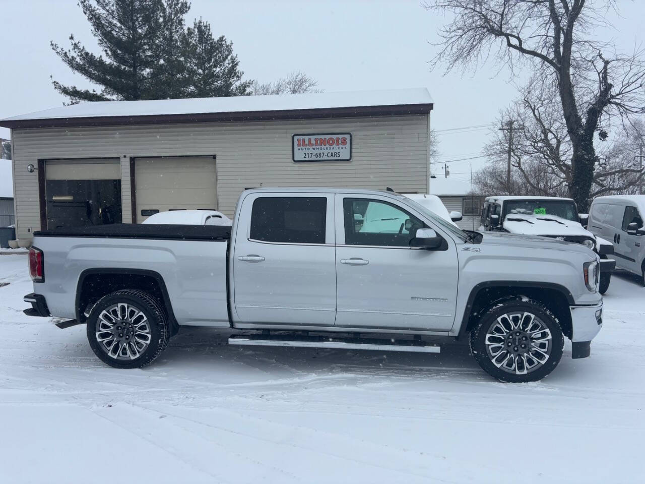 2017 GMC Sierra 1500 for sale at Illinois Auto Wholesalers in Tolono, IL