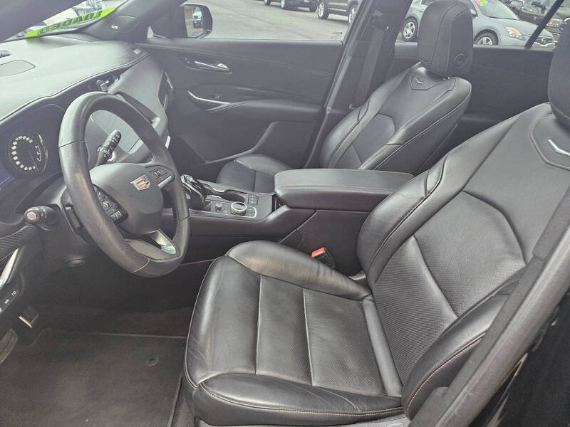 2022 Cadillac XT4 Sport