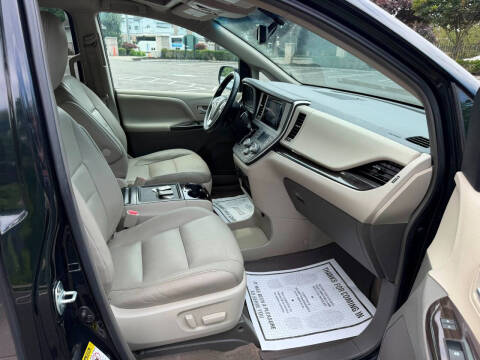 2015 Toyota Sienna XLE Premium 8-Passenger