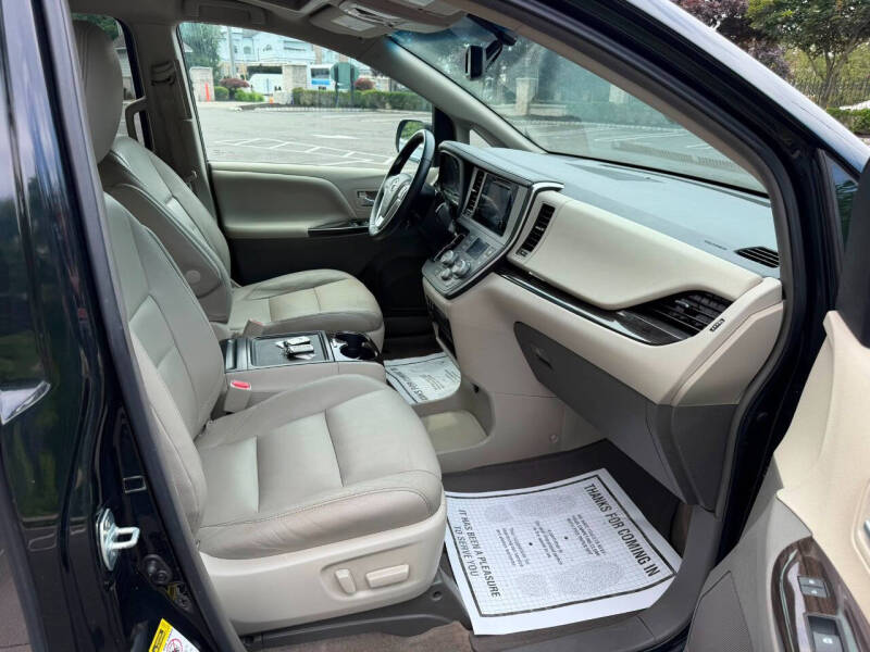 2015 Toyota Sienna XLE Premium 8-Passenger
