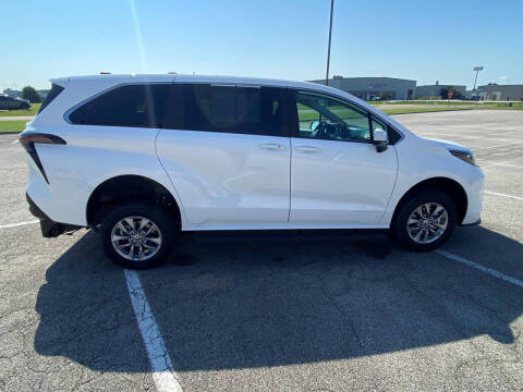 2025 Toyota Sienna LE 8-Passenger