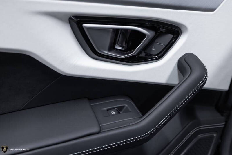 2023 Lamborghini Urus S