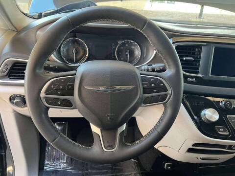 2022 Chrysler Voyager LX