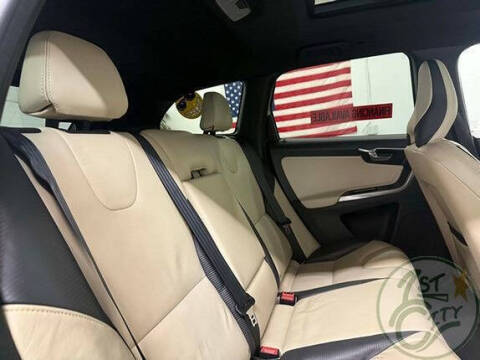 2013 Volvo XC60 T6 R-Design Platinum