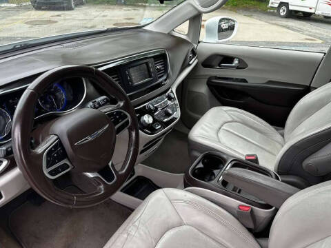 2017 Chrysler Pacifica Touring-L