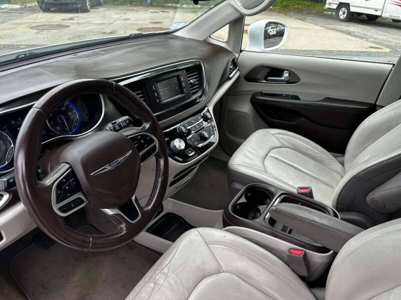 2017 Chrysler Pacifica Touring-L