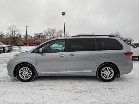 2017 Toyota Sienna XLE 8-Passenger