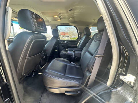 2013 Cadillac Escalade Platinum Edition