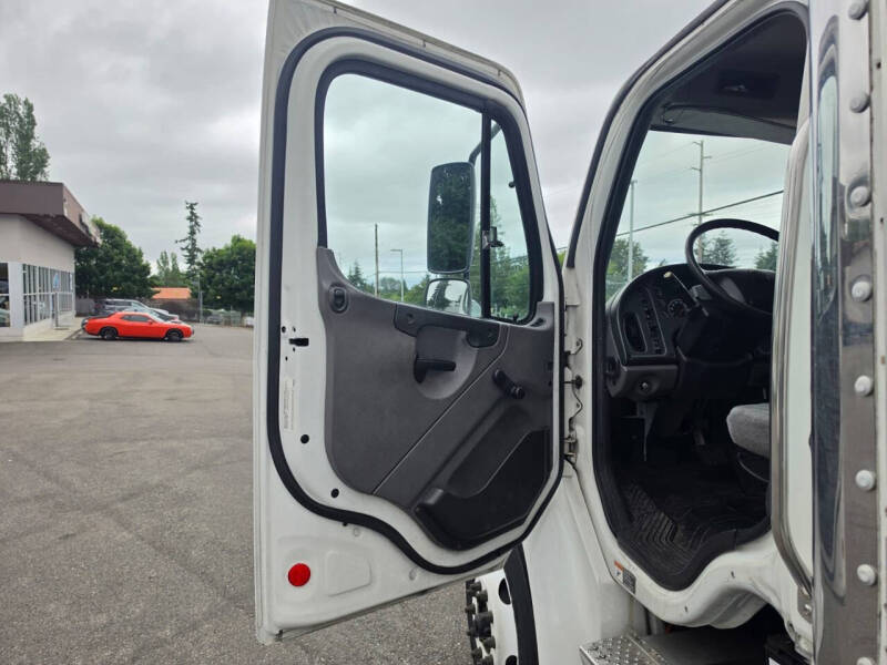 2018 Freightliner M2 106