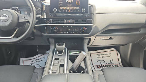 2025 Nissan Pathfinder SV