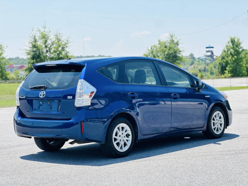 2013 Toyota Prius v Two