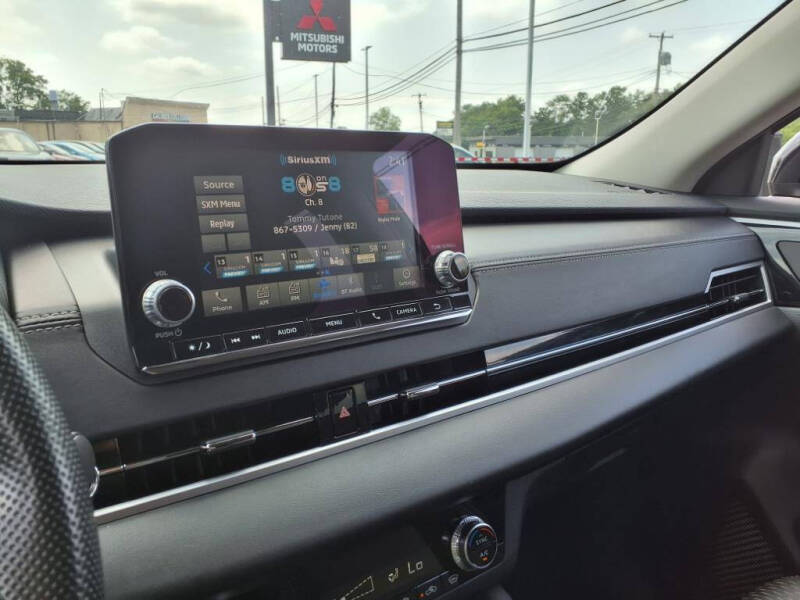 2024 Mitsubishi Outlander ES