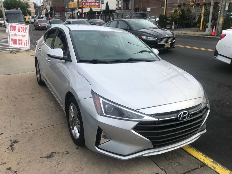 2019 Hyundai Elantra SEL photo 5