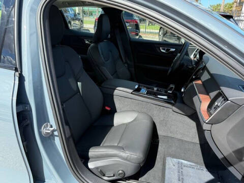 2024 Volvo S60 Recharge T8 Plus Dark Theme