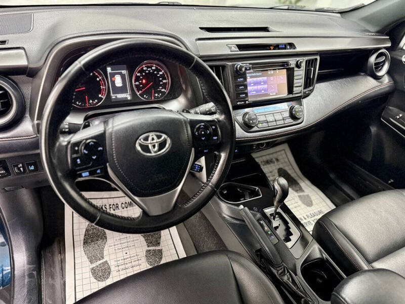 2017 Toyota RAV4 SE