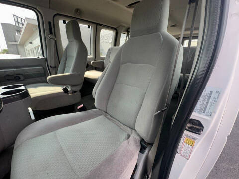 2010 Ford E-Series E-350 SD XLT