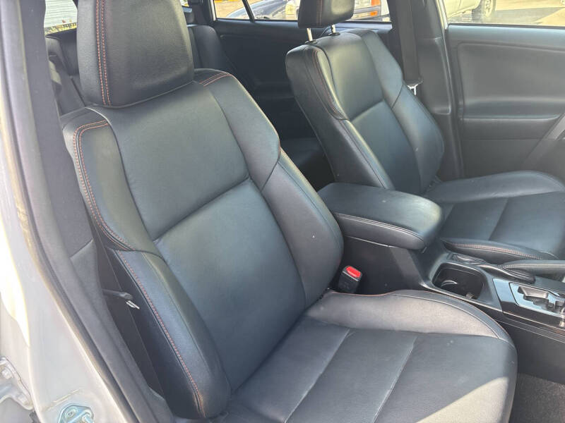 2017 Toyota RAV4 Hybrid SE