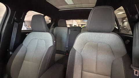 2024 Volvo XC40 B5 Core Dark Theme