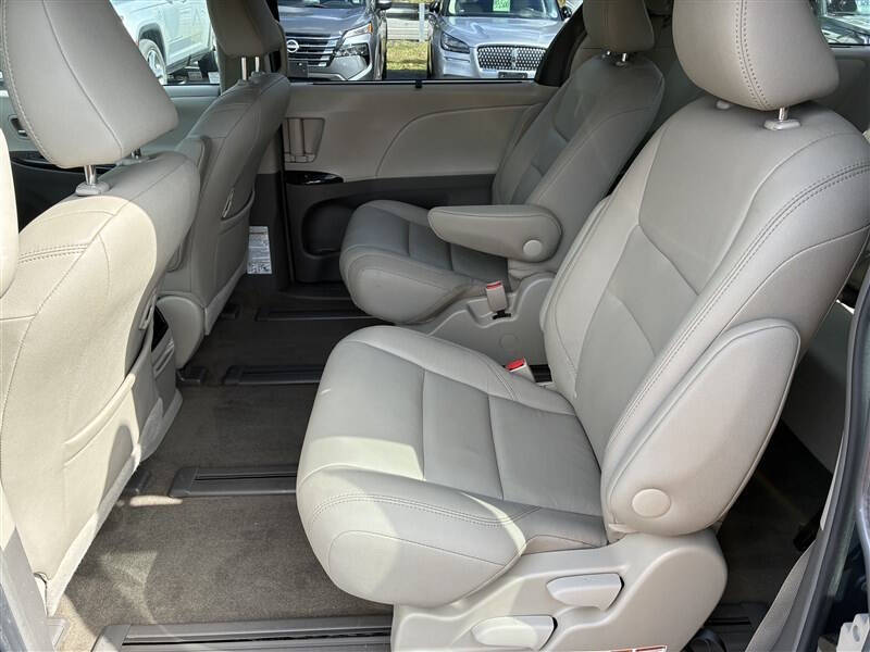 2017 Toyota Sienna XLE Premium 7-Passenger