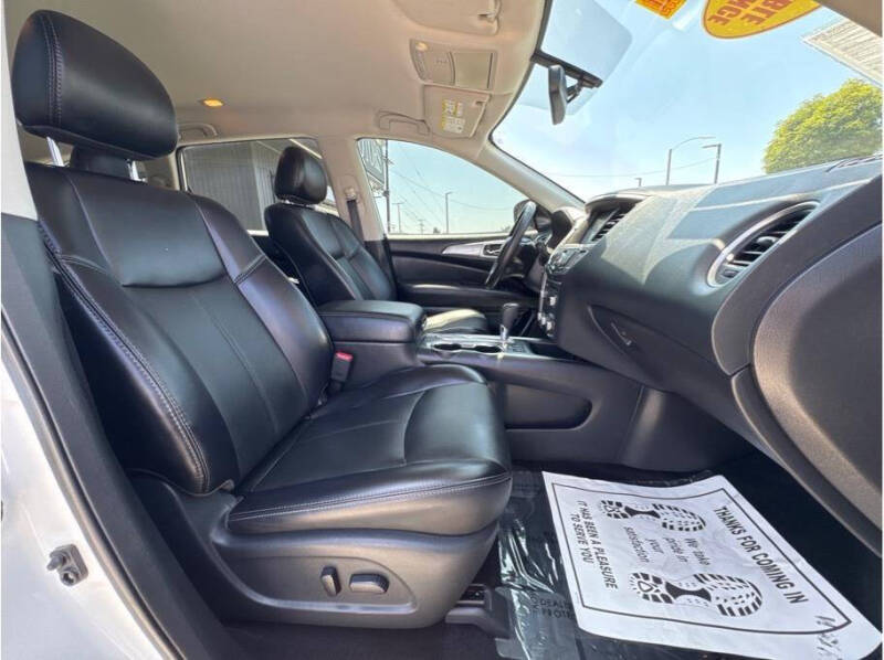 2020 Nissan Pathfinder SL