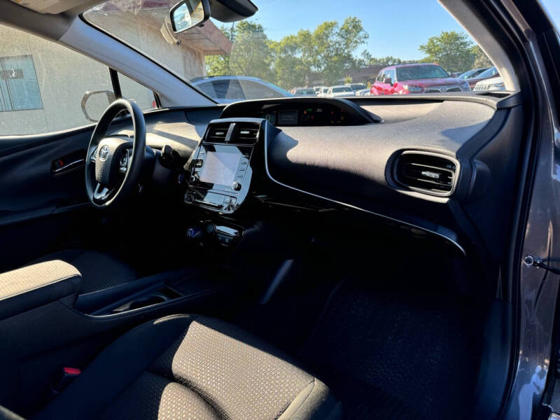 2021 Toyota Prius LE