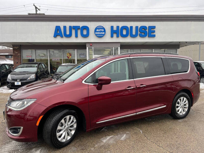 2017 Chrysler Pacifica for sale at Auto House Motors in Downers Grove IL