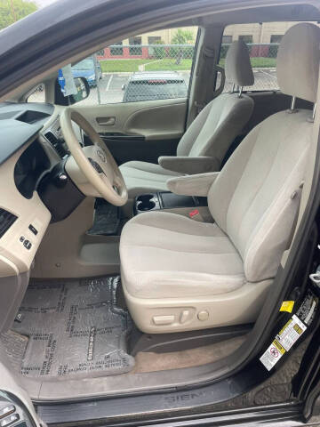 2012 Toyota Sienna