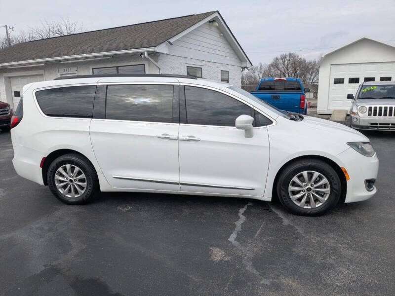 2017 Chrysler Pacifica Touring-L