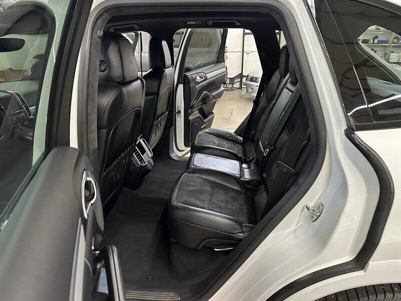 2013 Porsche Cayenne GTS