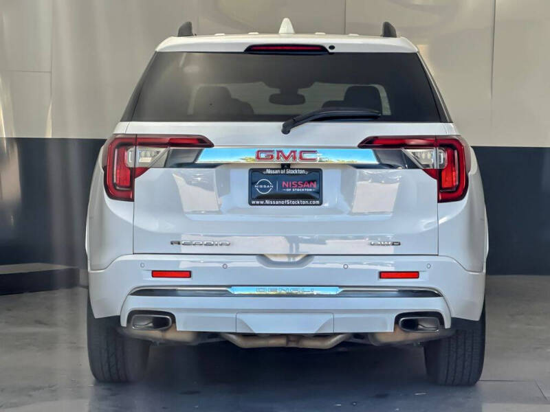2023 GMC Acadia Denali