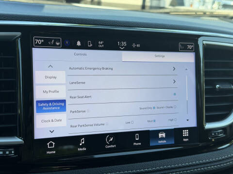 2024 Chrysler Pacifica Touring L