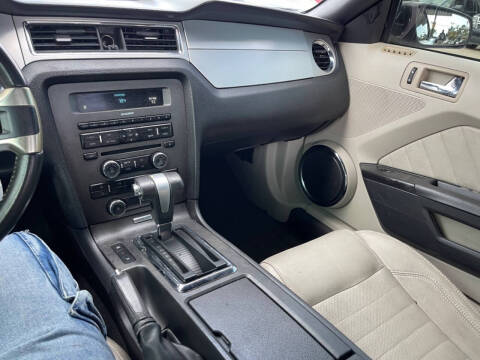 2010 Ford Mustang V6