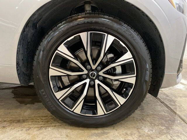 2025 Volvo XC60 B5 Core Dark Theme