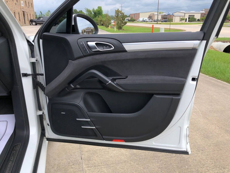 2013 Porsche Cayenne GTS