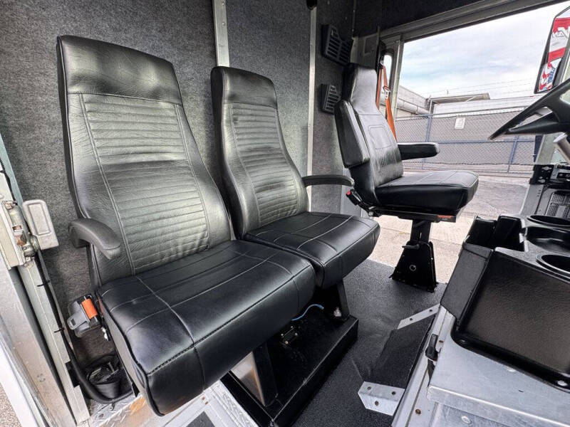 2016 Freightliner MT45 Chassis