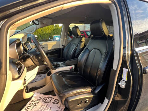 2023 Chrysler Pacifica Touring L